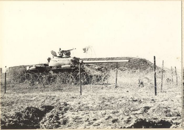 טנק מצרי (T54) ליד מעוז "מצמד"